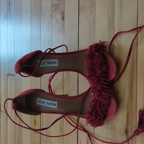 Steve Madden "Sassey" red fri de strappy heel - Picture 3 of 10